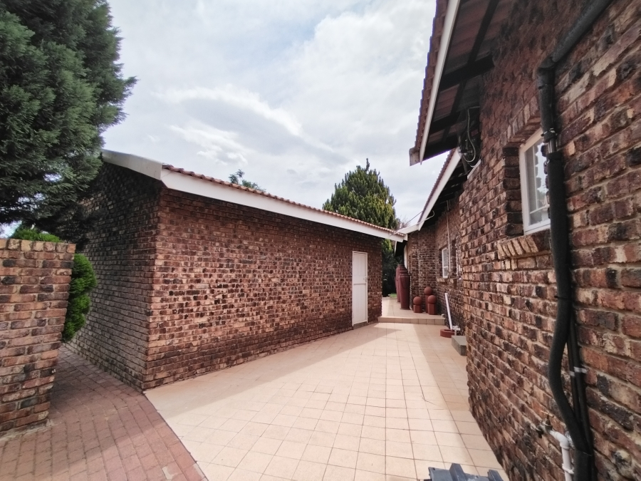 5 Bedroom Property for Sale in Christiana North West